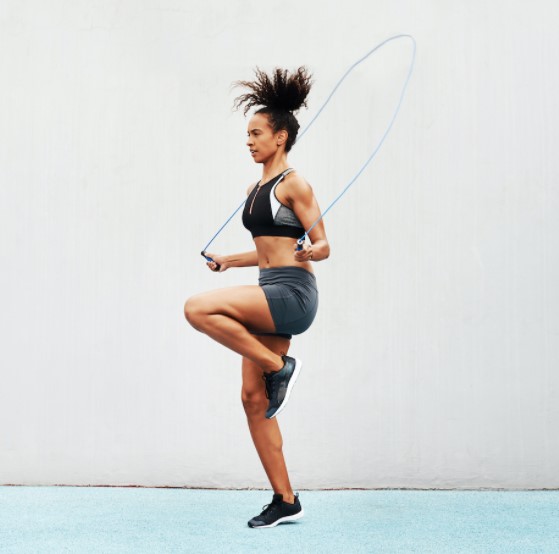 Woman jump roping - online coaching in Boise