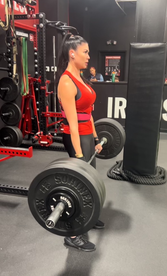lady lifting weights